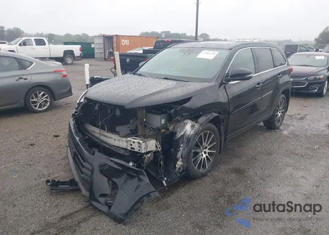 2018 Toyota Highlander Se z USA, uszkodzony, nr VIN 5TDJZRFH6JS486100